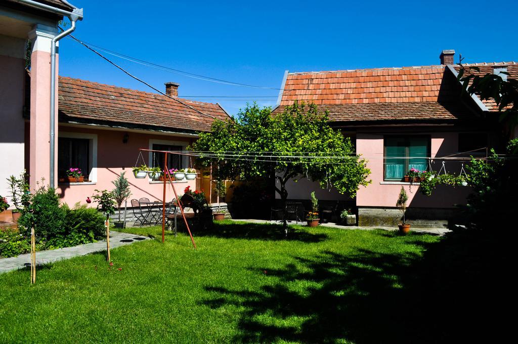 Hotel Lugas Szallas Jászberény Exterior foto